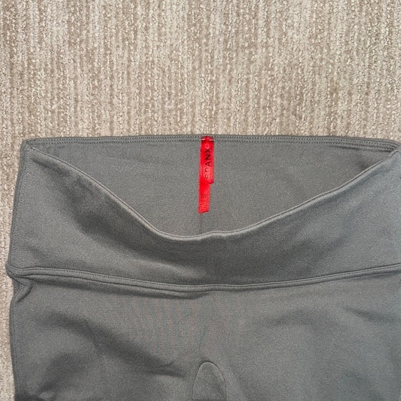 SPANX Women’s Seamless Crop Leggings Tan Shaping High Waist Stretch Pants Size S - Picture 2 of 7